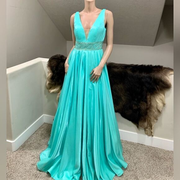 New Stunning Glitter Satin with Beads and Pockets Ballgown - Picture 1 of 14